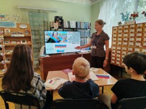 Read more about the article Гордо реет флаг России